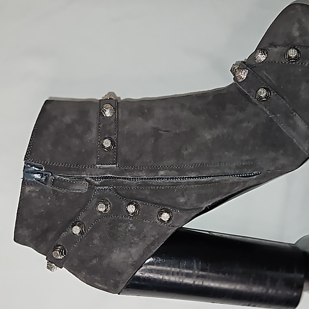 Balenciaga studded gray suede ankle boots size 39.5 - Picture 11 of 13